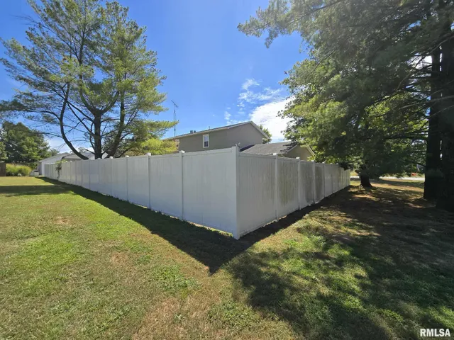 $230,000 | 108 Mockingbird Lane, Woodlawn, IL 62898