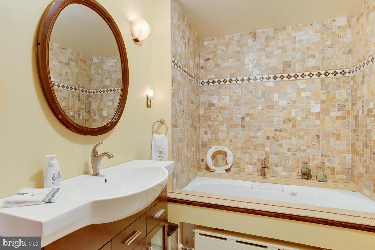 8412 Allison Lane Rosedale, MD 21237 - Photo 25 of 63 Primary Bathroom