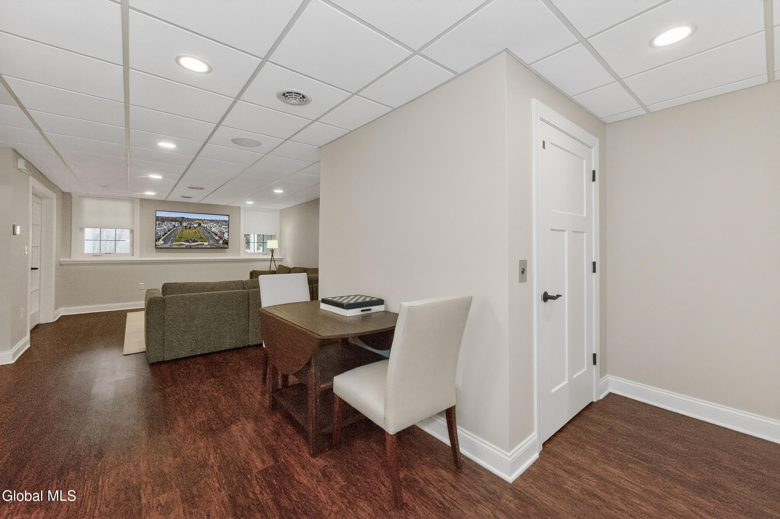 38 Cambridge Way Colonie, NY 12110 - Photo 24 of 57 3 Familyroom 1