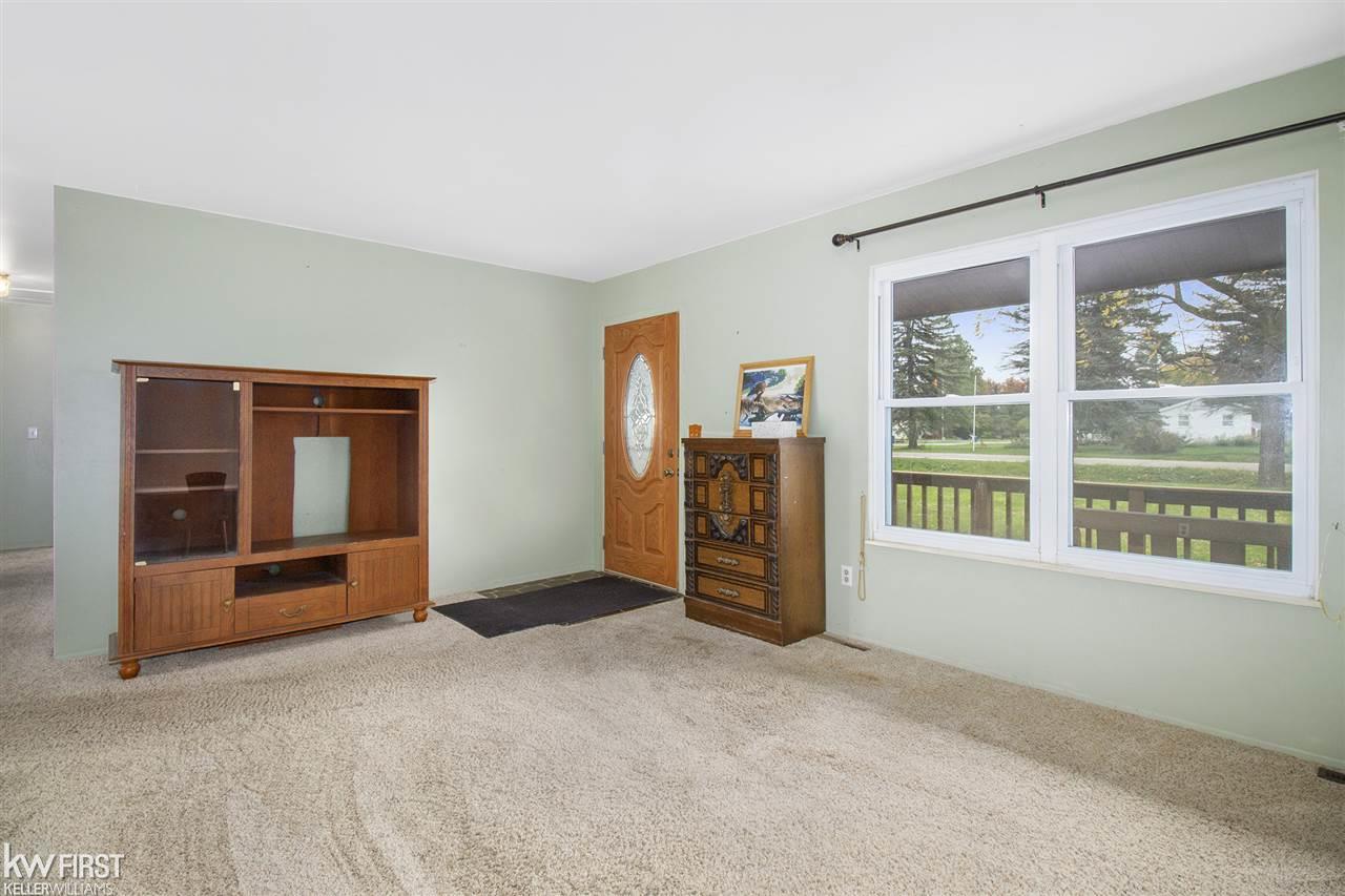 11352 Main Road Fenton, MI 48430 - Photo 9 of 21 50026444-8.JPG