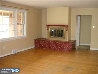 18 Amherst Road Voorhees, NJ 08043 - Photo 2 of 11 Living Room