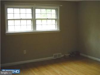 18 Amherst Road Voorhees, NJ 08043 - Photo 3 of 11 Dining Room