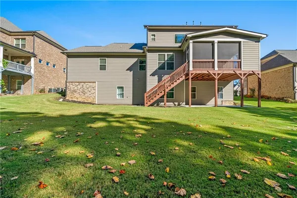 a view of a house with a yard
