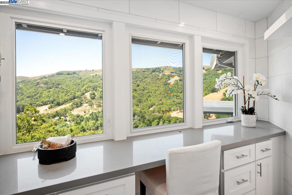 325 Bollinger Estates Court San Ramon, CA 94583 - Photo 32 of 59 a living room with furniture and a potted plant