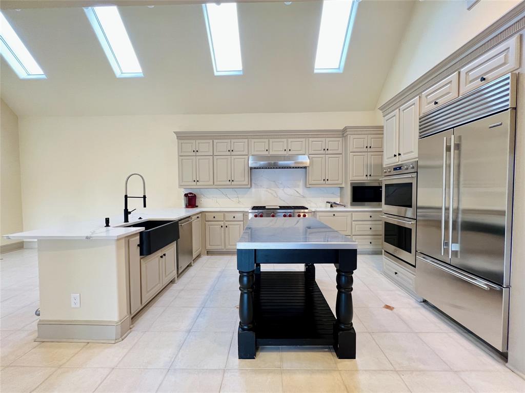 14749 Celestial Place Addison, TX 75254 - Photo 13 of 39