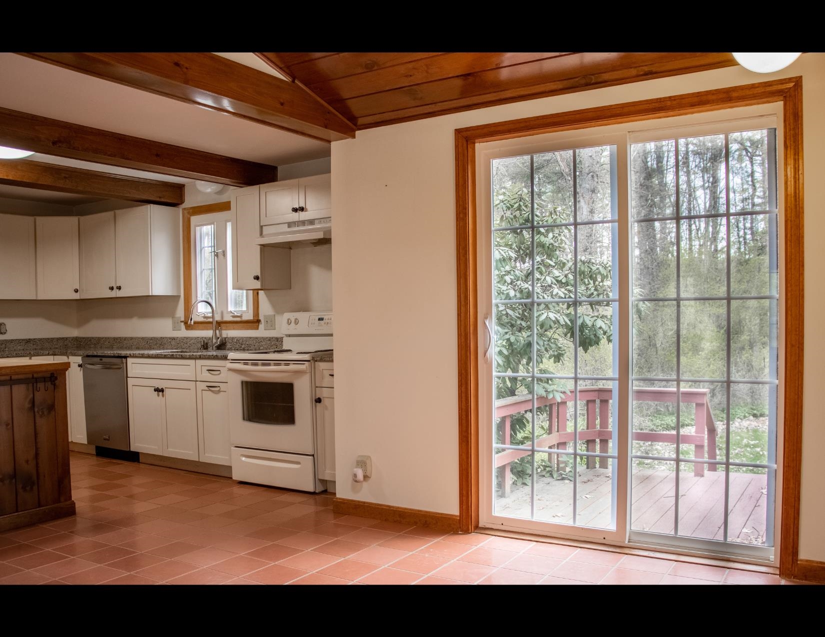 16 Pettingale Road Amherst, NH 03031 - Photo 6 of 40
