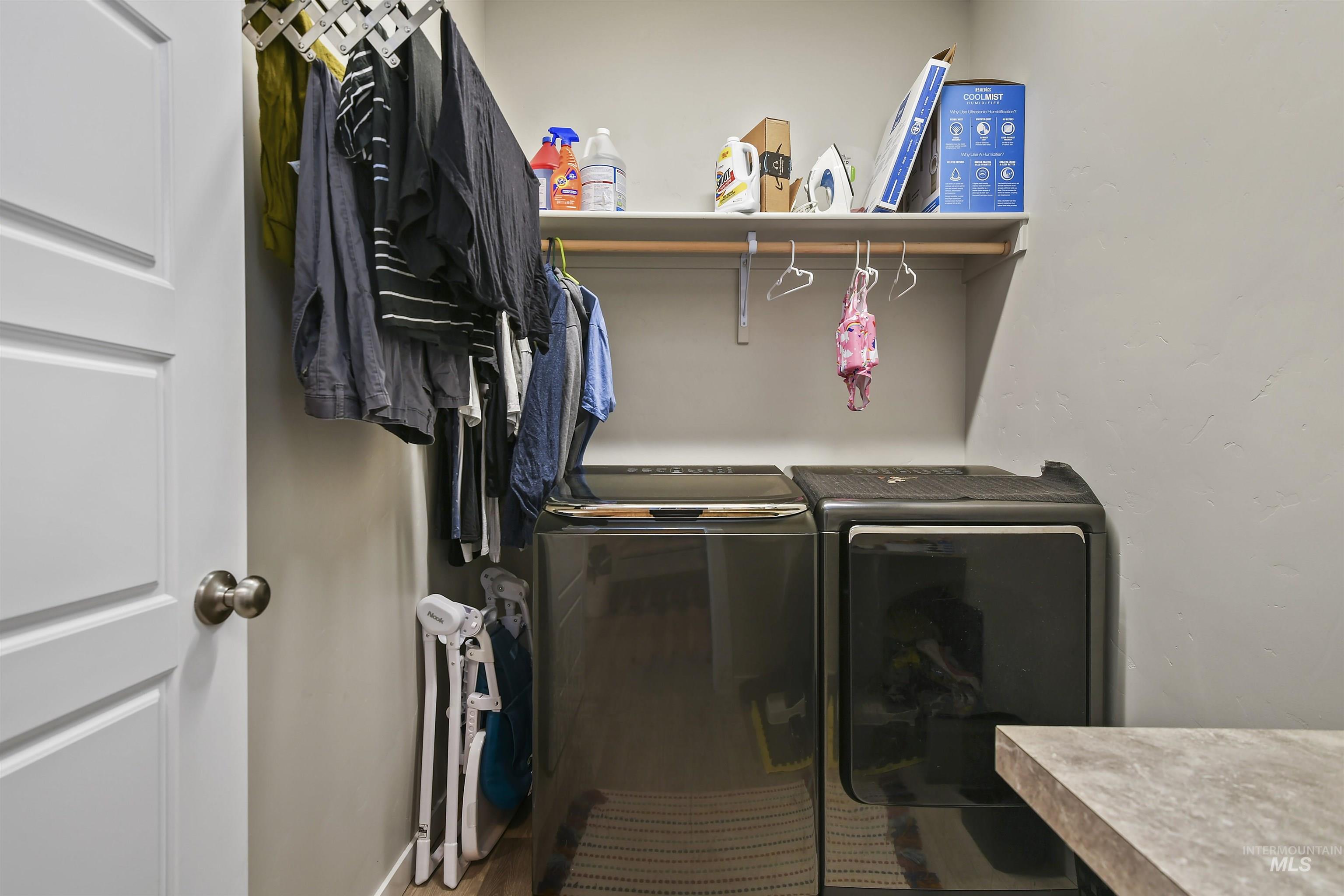 13472 Deodar Street Caldwell, ID 83607 - Photo 20 of 22 Laundry room with independent washer and dryer