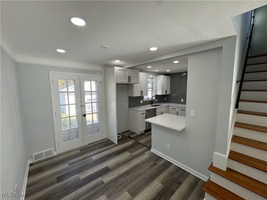 2014 Lorimer Road Cleveland, OH 44134 - Photo 6 of 34