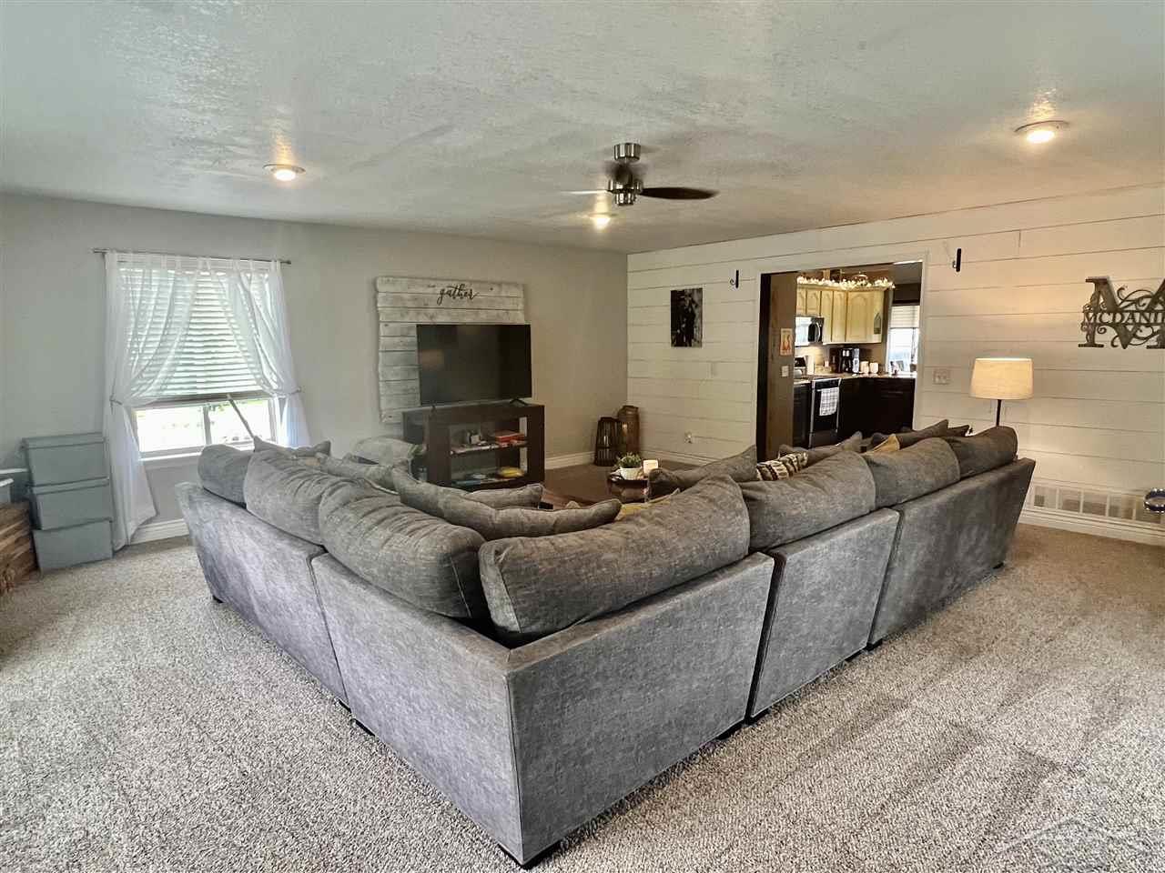 1136 South Carter Road Midland, MI 48642 - Photo 9 of 28 50076387-8.JPG