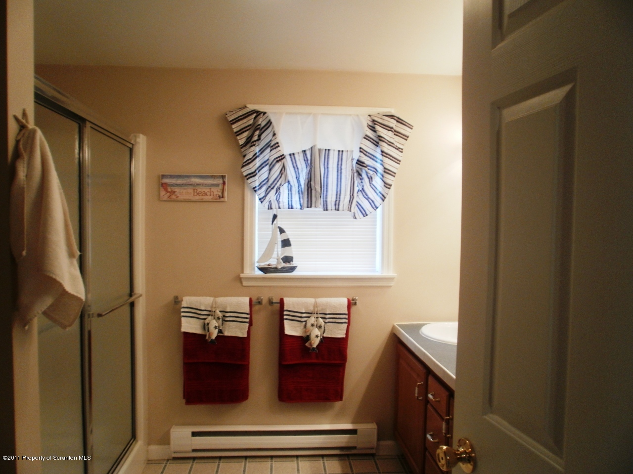 340 Aberdeen Road Moscow, PA 18444 - Photo 11 of 32 a view of closet with furniture