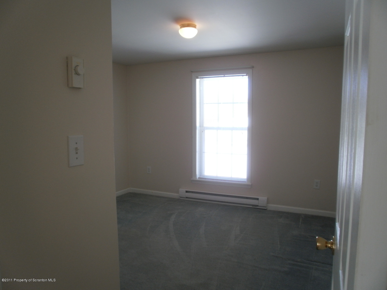 340 Aberdeen Road Moscow, PA 18444 - Photo 12 of 32 an empty room with a window