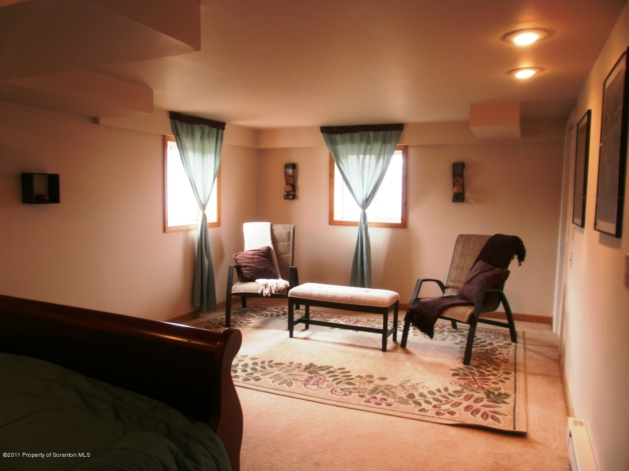 340 Aberdeen Road Moscow, PA 18444 - Photo 15 of 32 a living room with furniture rug and window