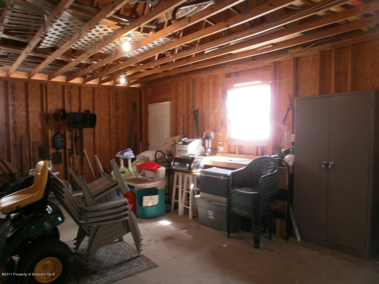 340 Aberdeen Road Moscow, PA 18444 - Photo 25 of 32 a living room with furniture and a window