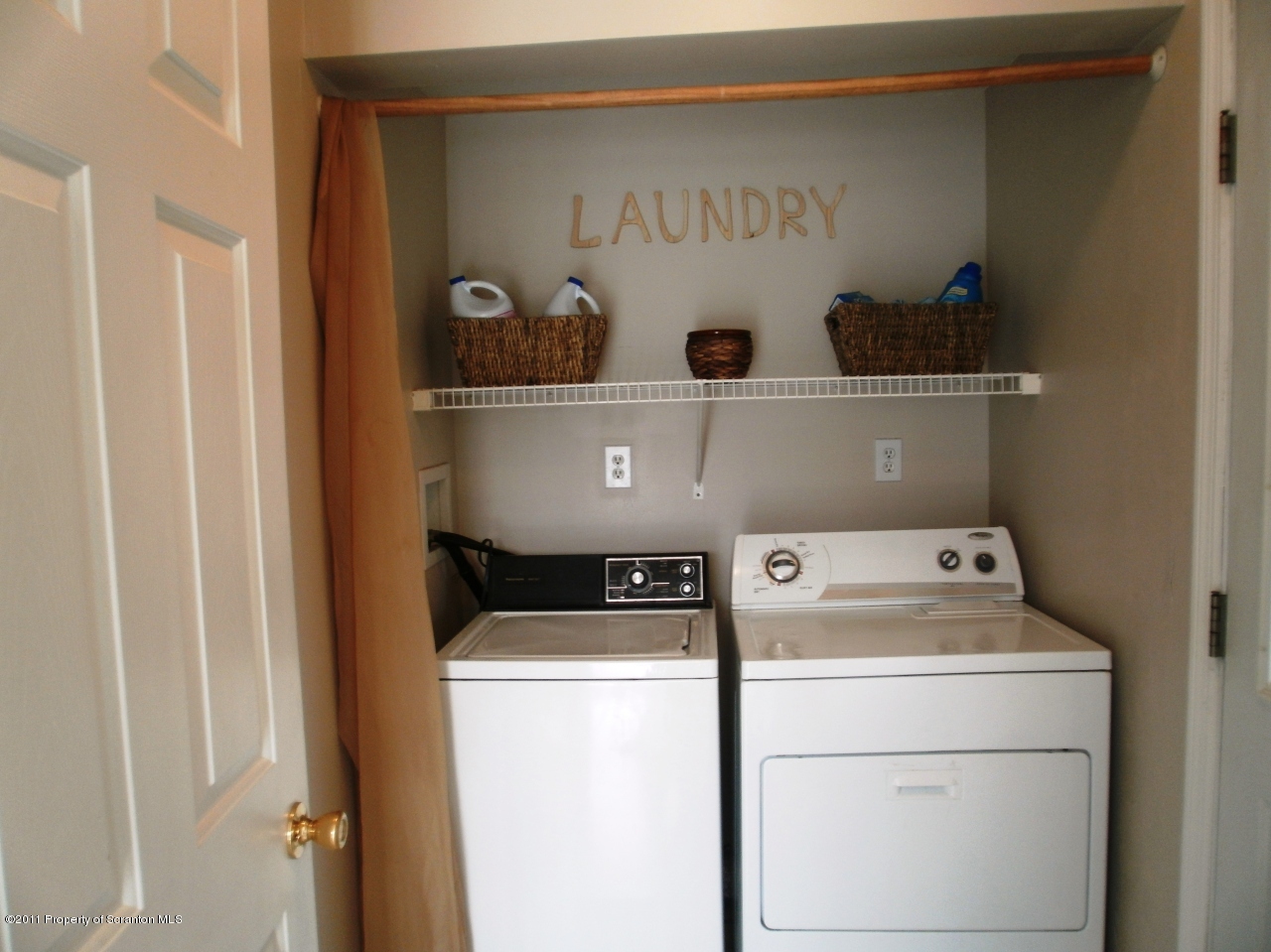 340 Aberdeen Road Moscow, PA 18444 - Photo 30 of 32 a utility room with dryer and washer