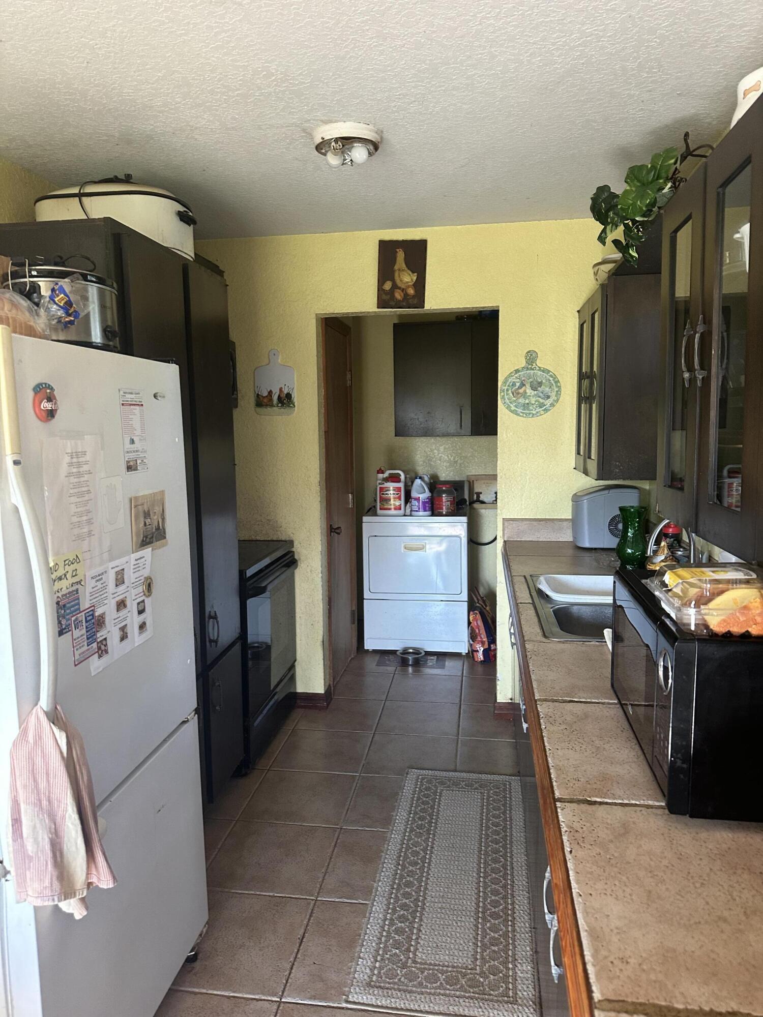19632 Northwest 252nd Street Okeechobee, FL 34972 - Photo 5 of 11 a living room with furniture and a flat screen tv
