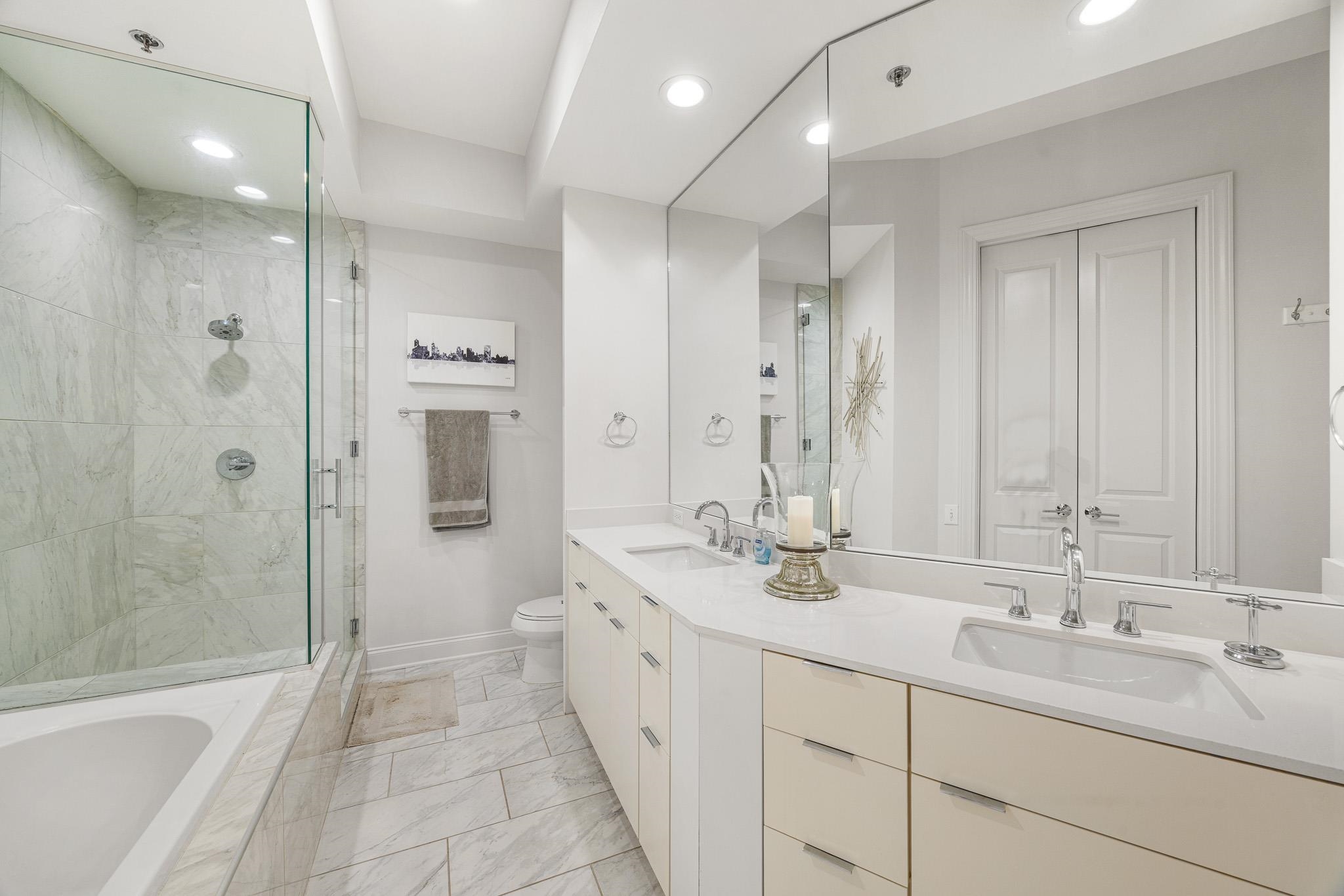 717 Riverside Drive, Unit 603 Memphis, TN 38103 - Photo 19 of 39 Double vanities