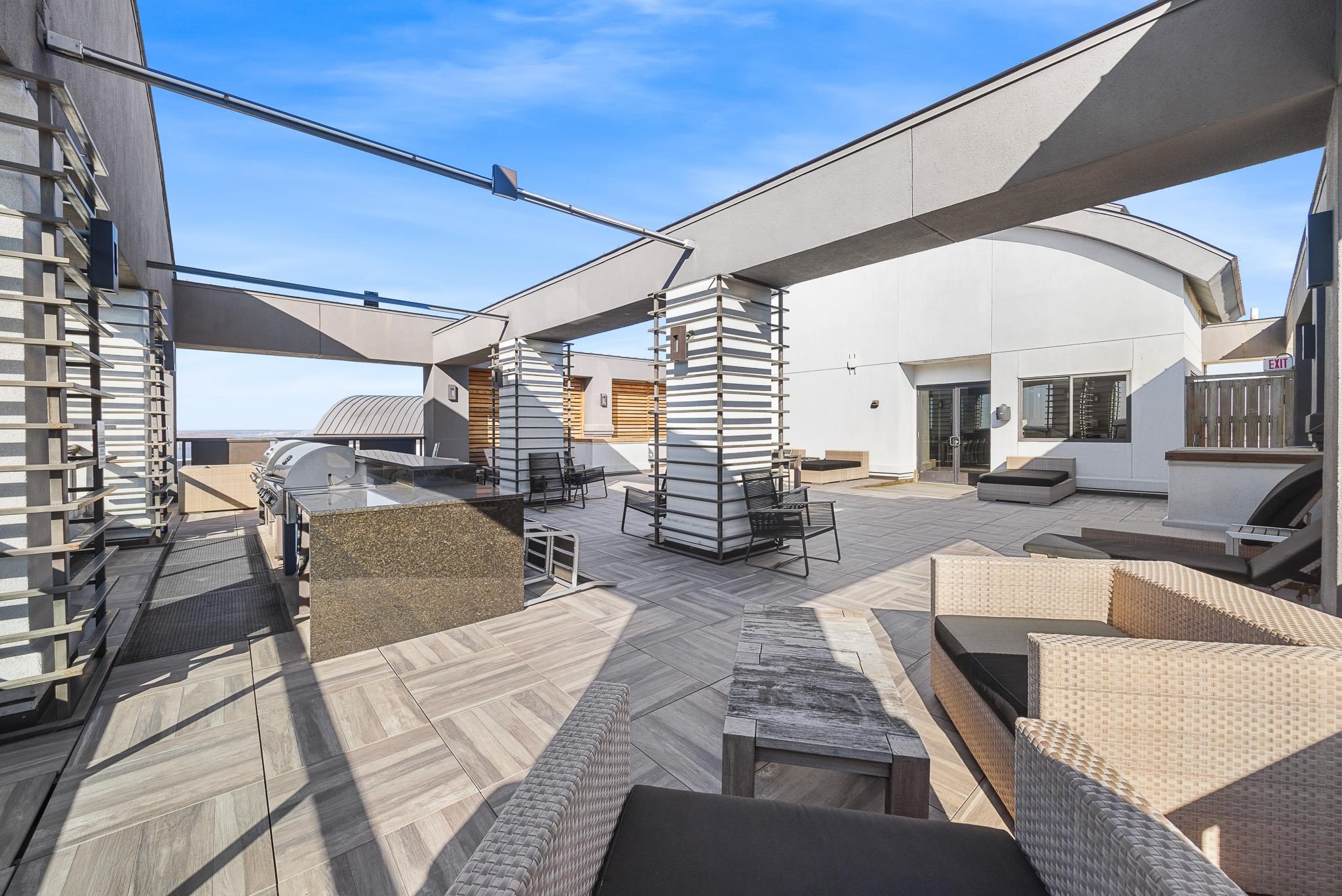 717 Riverside Drive, Unit 603 Memphis, TN 38103 - Photo 32 of 39 Roof Top Common Area