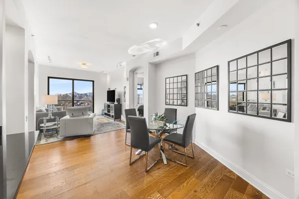 $436,400 | 717 Riverside Drive, Unit 603, Memphis, TN 38103