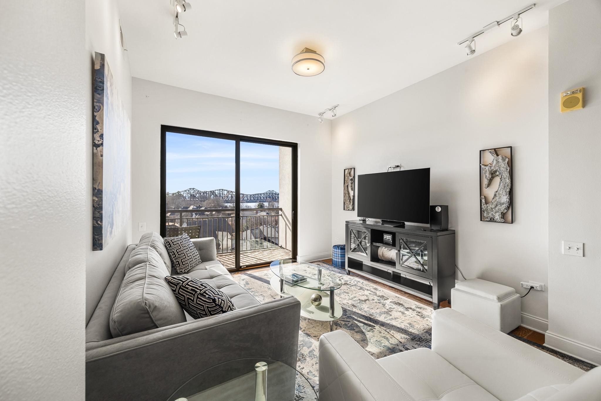 717 Riverside Drive, Unit 603 Memphis, TN 38103 - Photo 9 of 39 Bing watch your favorite shows or just watch the river roll by.