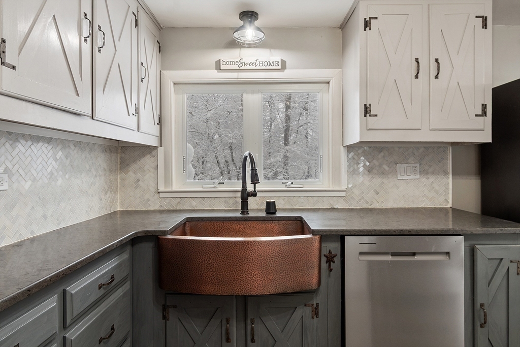 7 Lindsay Road Billerica, MA 01821 - Photo 15 of 41