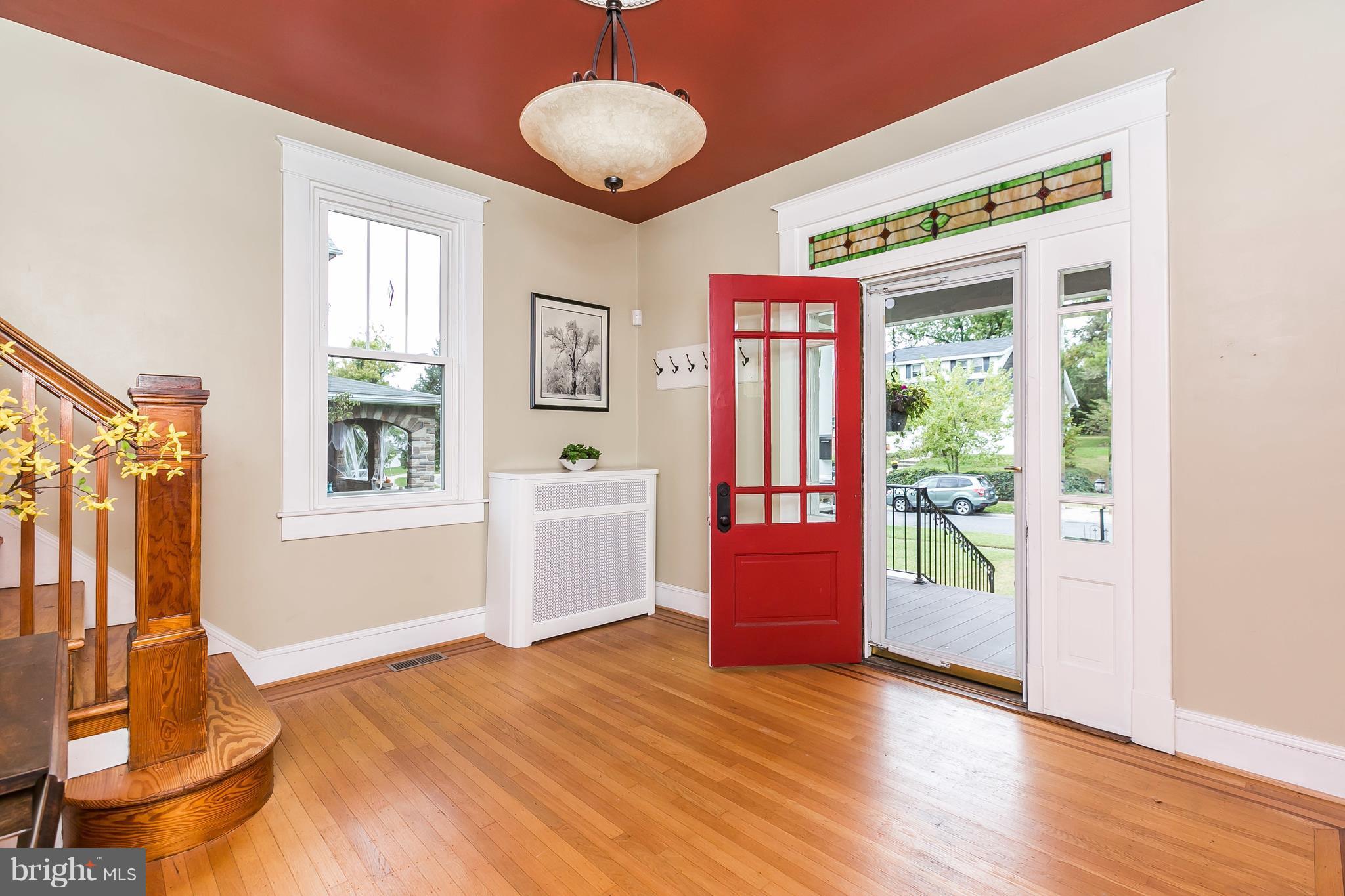 17 Overbrook Road Baltimore, MD 21228 - Photo 2 of 30 Welcome guests in this impressive Foyer
