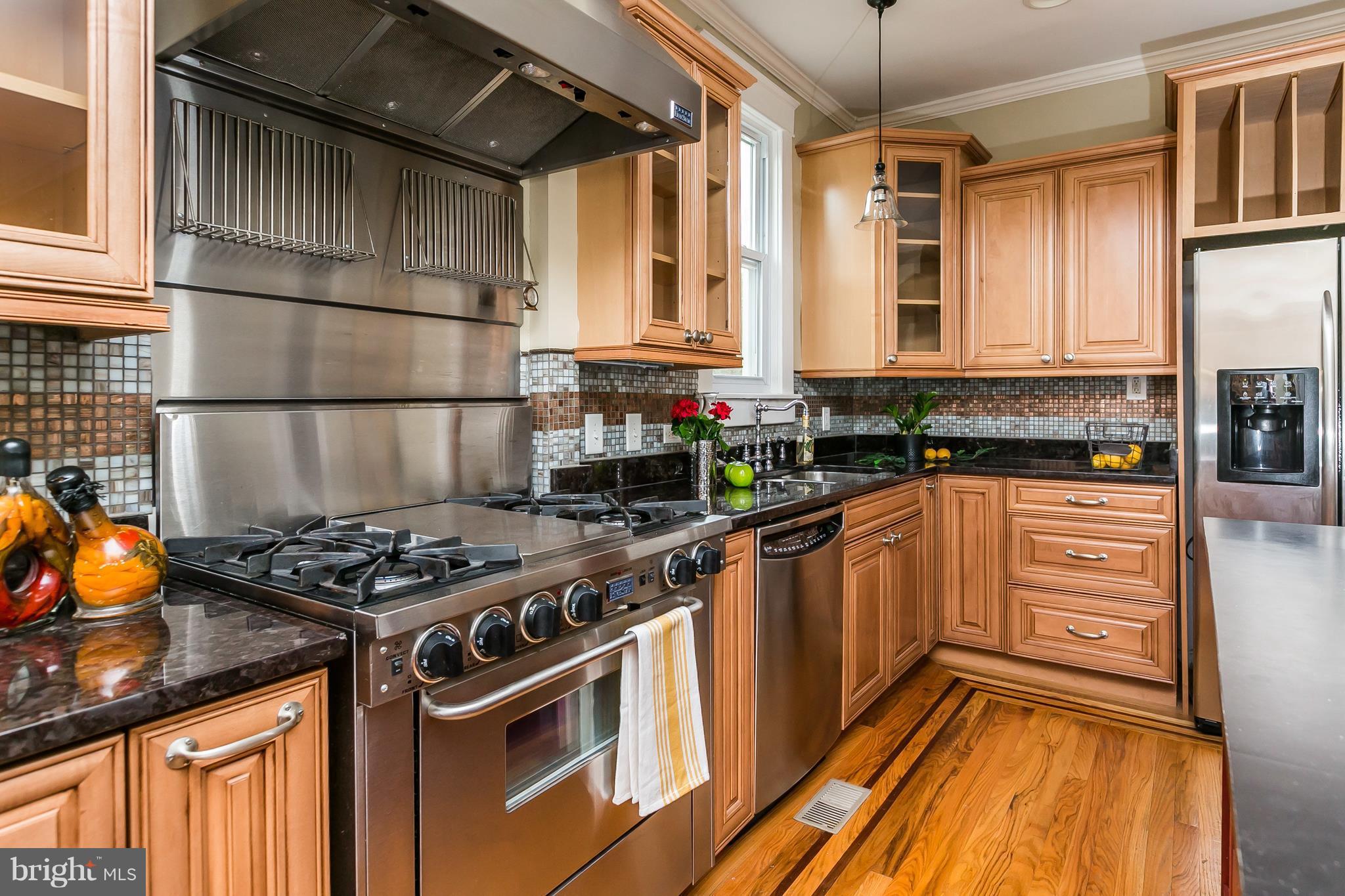 17 Overbrook Road Baltimore, MD 21228 - Photo 13 of 30 Fabulous commercial grade range/hood