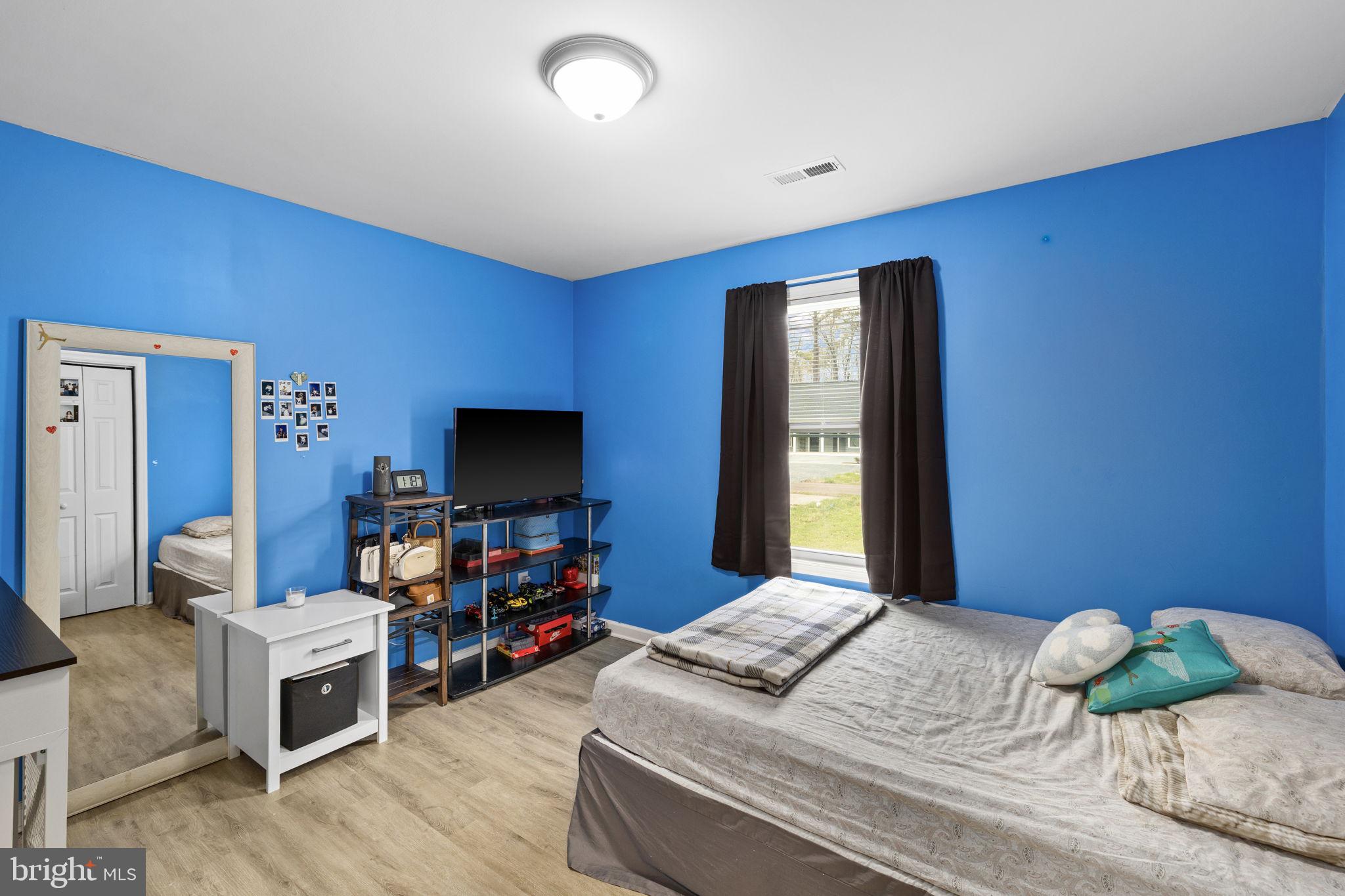 84 Pinewood Lane Colonial Beach, VA 22443 - Photo 21 of 38 Bedroom #3 with ceiling lighting