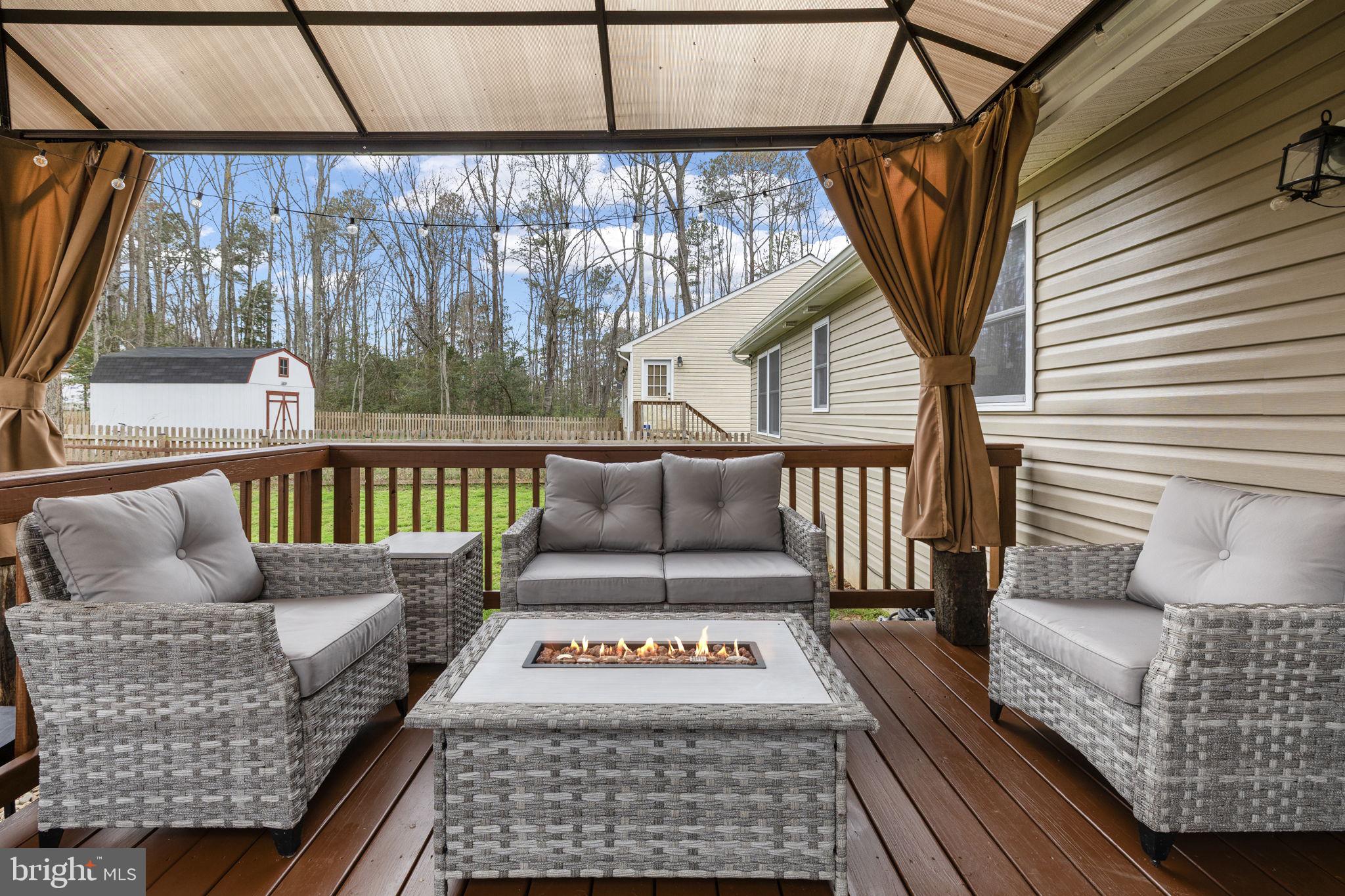 84 Pinewood Lane Colonial Beach, VA 22443 - Photo 23 of 38 Back deck