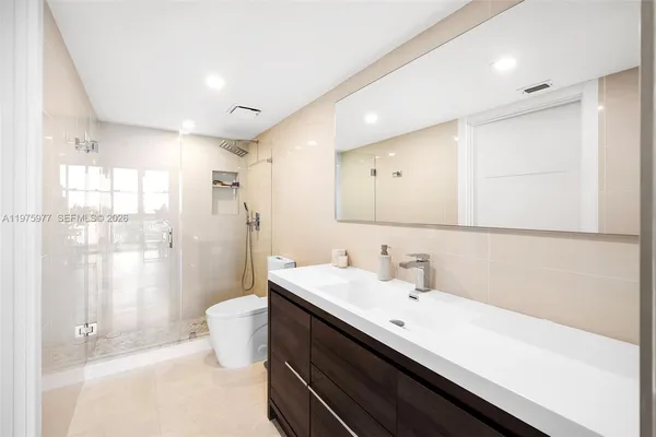 $5,000 | 9 Island Avenue, Unit 702, Miami Beach, FL 33139