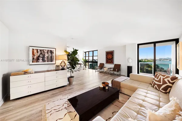 $5,000 | 9 Island Avenue, Unit 702, Miami Beach, FL 33139