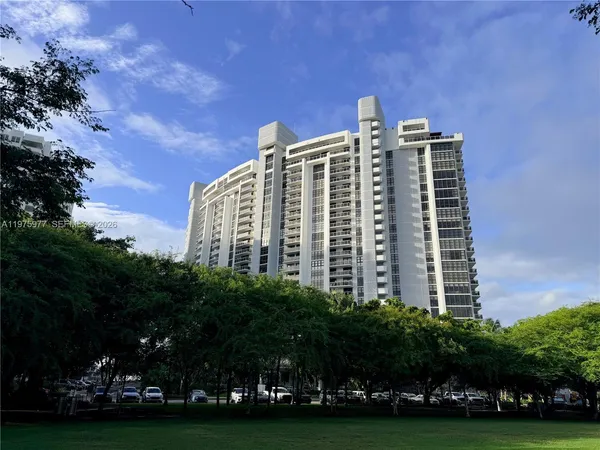 $5,000 | 9 Island Avenue, Unit 702, Miami Beach, FL 33139