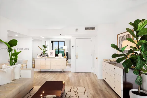 $5,000 | 9 Island Avenue, Unit 702, Miami Beach, FL 33139