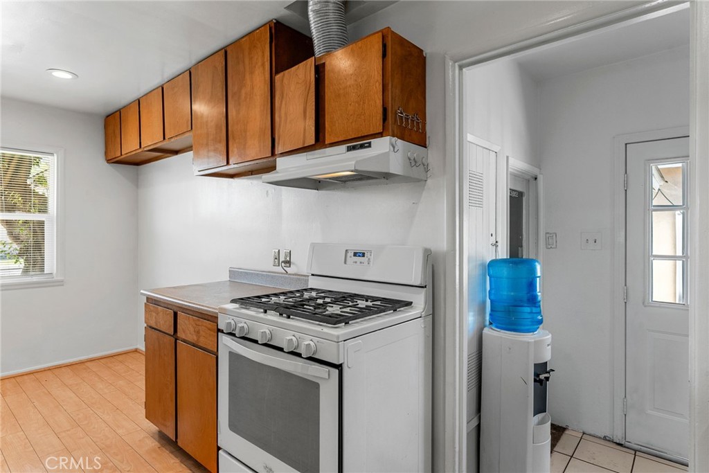 647 Magnolia Avenue Brea, CA 92821 - Photo 10 of 50