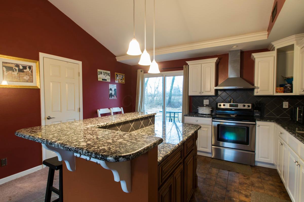 6580 Alkire Road Galloway, OH 43119 - Photo 3 of 29