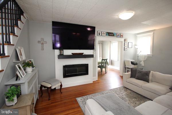 601 Arndt Avenue Riverside, NJ 08075 - Photo 5 of 30 Cozy living space with modern charm.