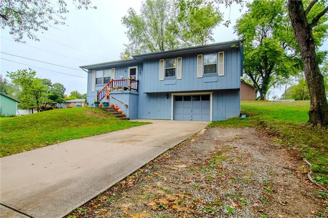 $215,000 | 218 Crawford Drive, Clinton, MO 64735