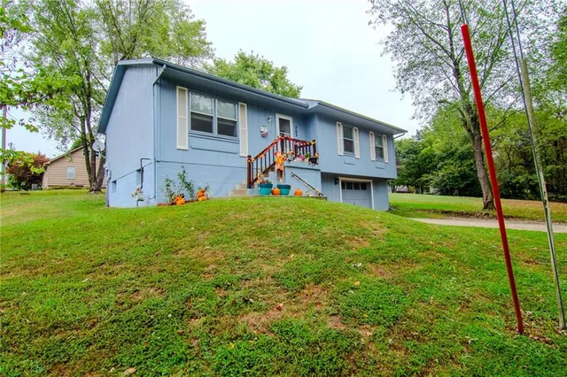 $215,000 | 218 Crawford Drive, Clinton, MO 64735