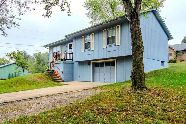 $215,000 | 218 Crawford Drive, Clinton, MO 64735