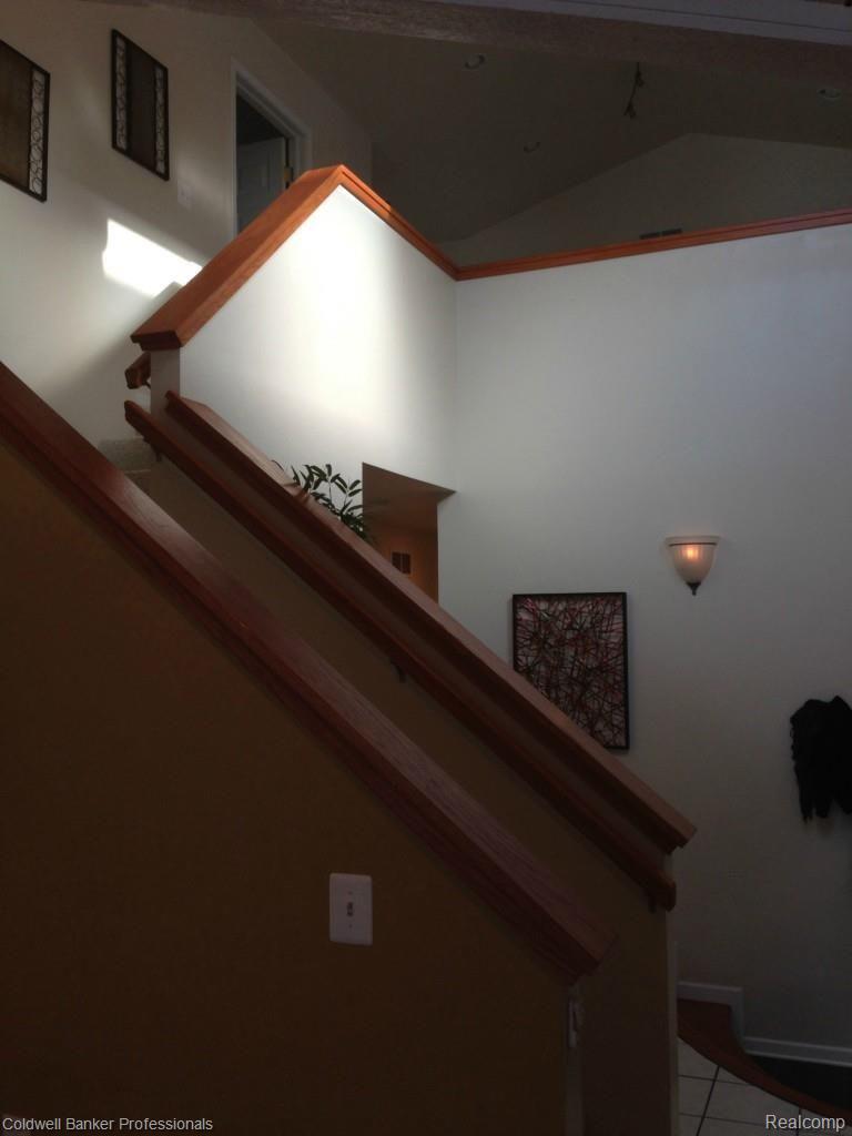 9653 Norman Road Clarkston, MI 48348 - Photo 24 of 39 furnished foyer.jpg