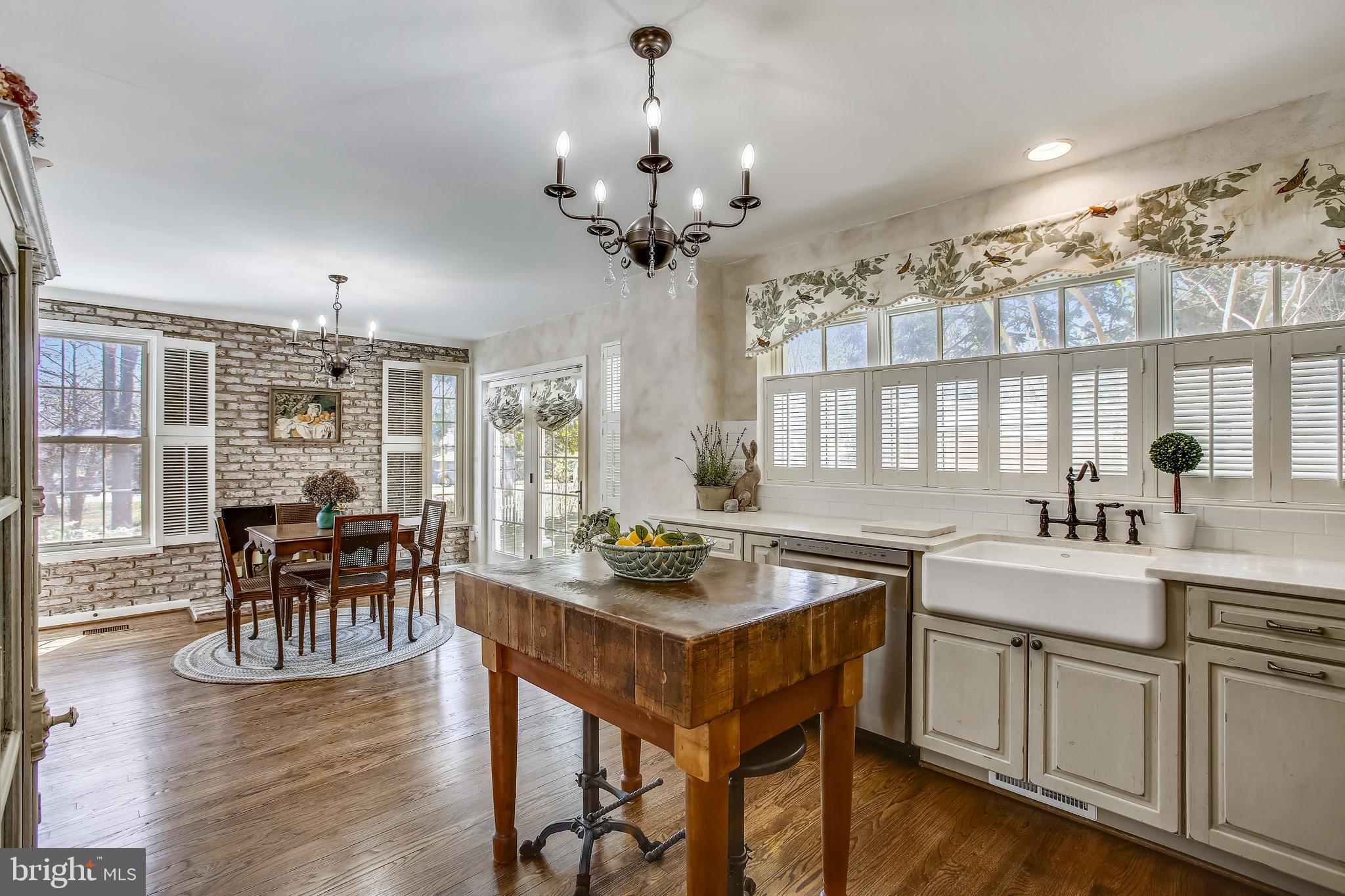 14 Russell Road Alexandria, VA 22301 - Photo 13 of 69 Kitchen Island Table