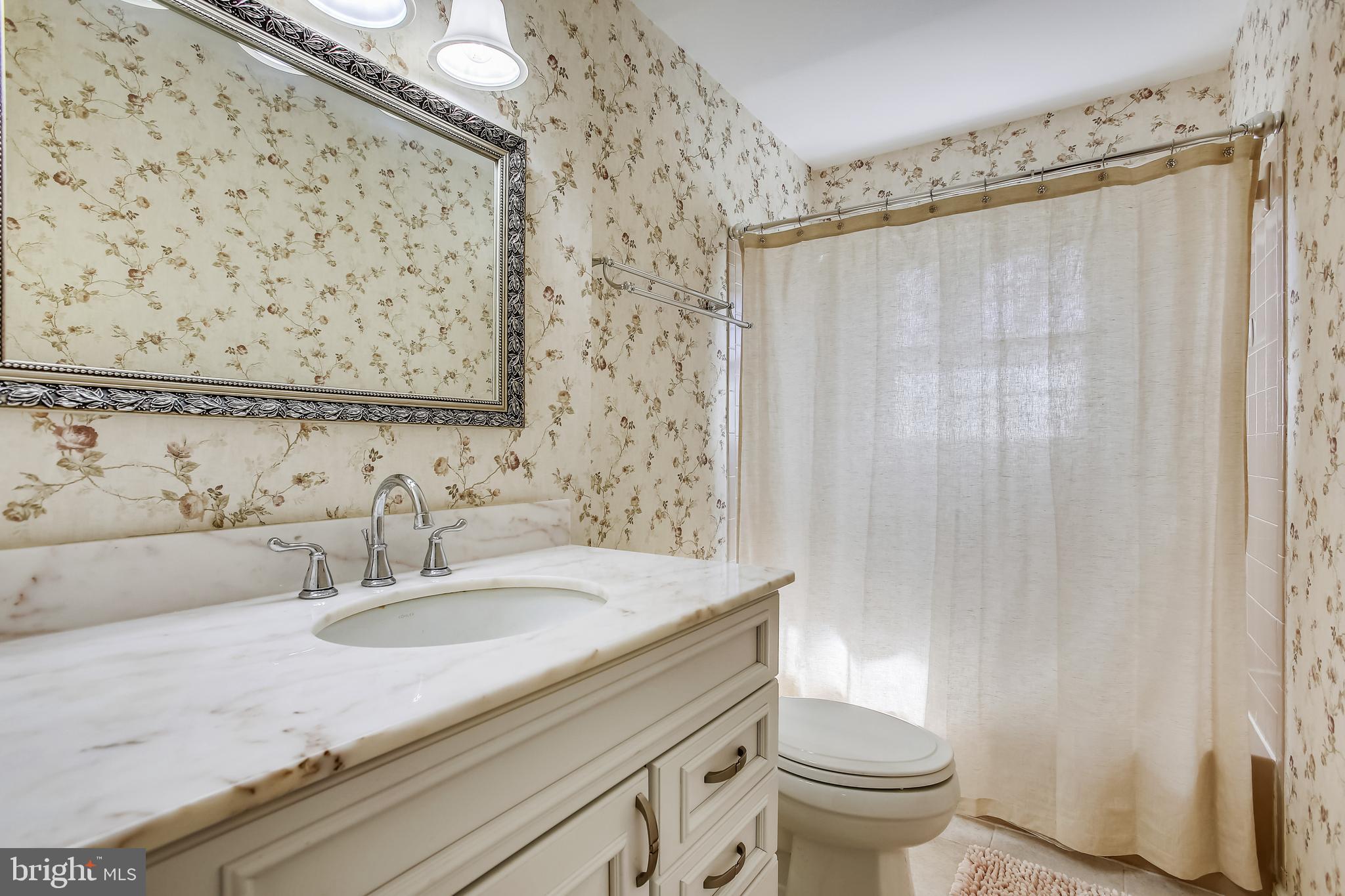 14 Russell Road Alexandria, VA 22301 - Photo 37 of 69 Full Bath - Upper Level