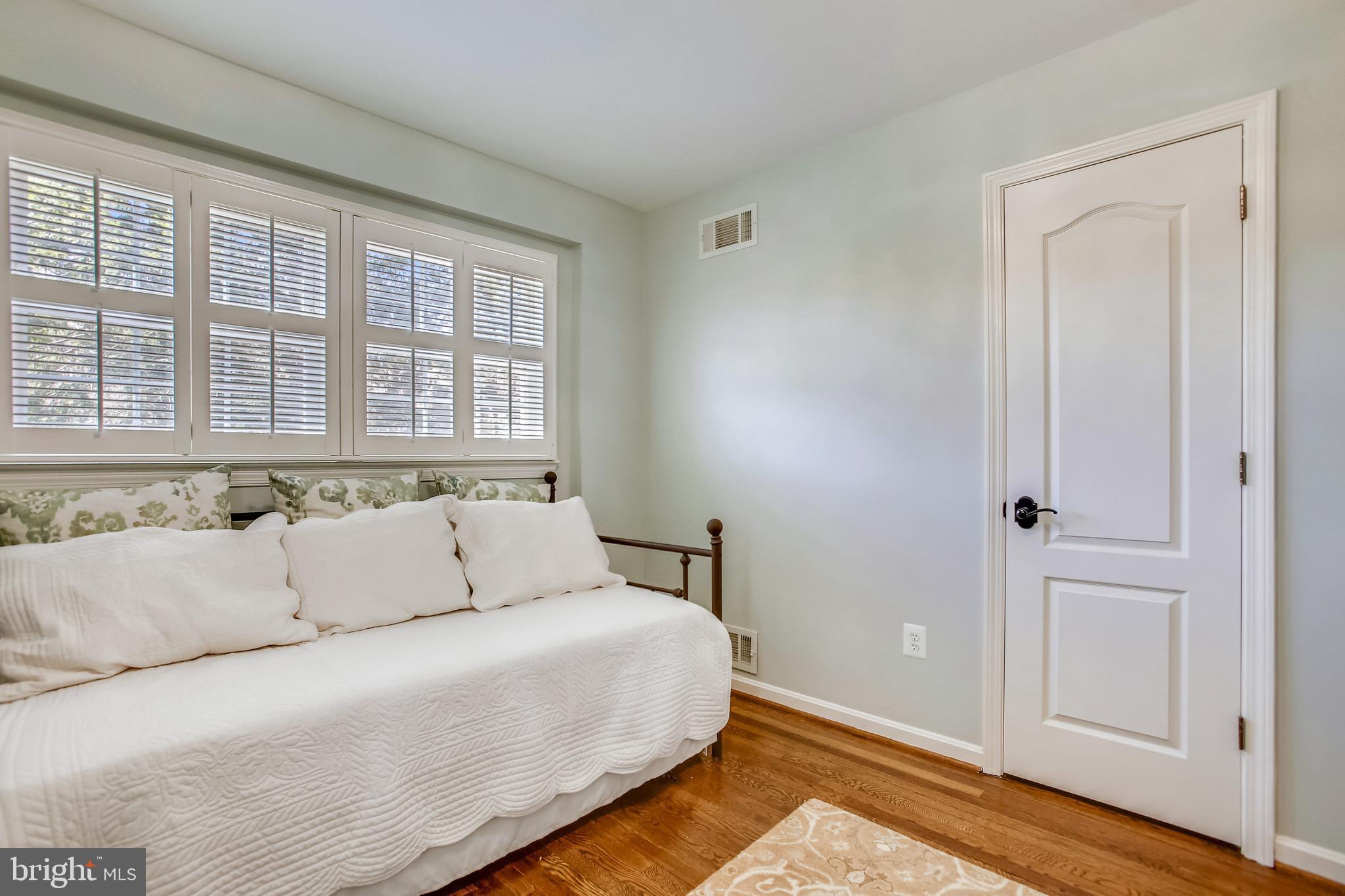 14 Russell Road Alexandria, VA 22301 - Photo 39 of 69 Third Bedroom - Upper Level