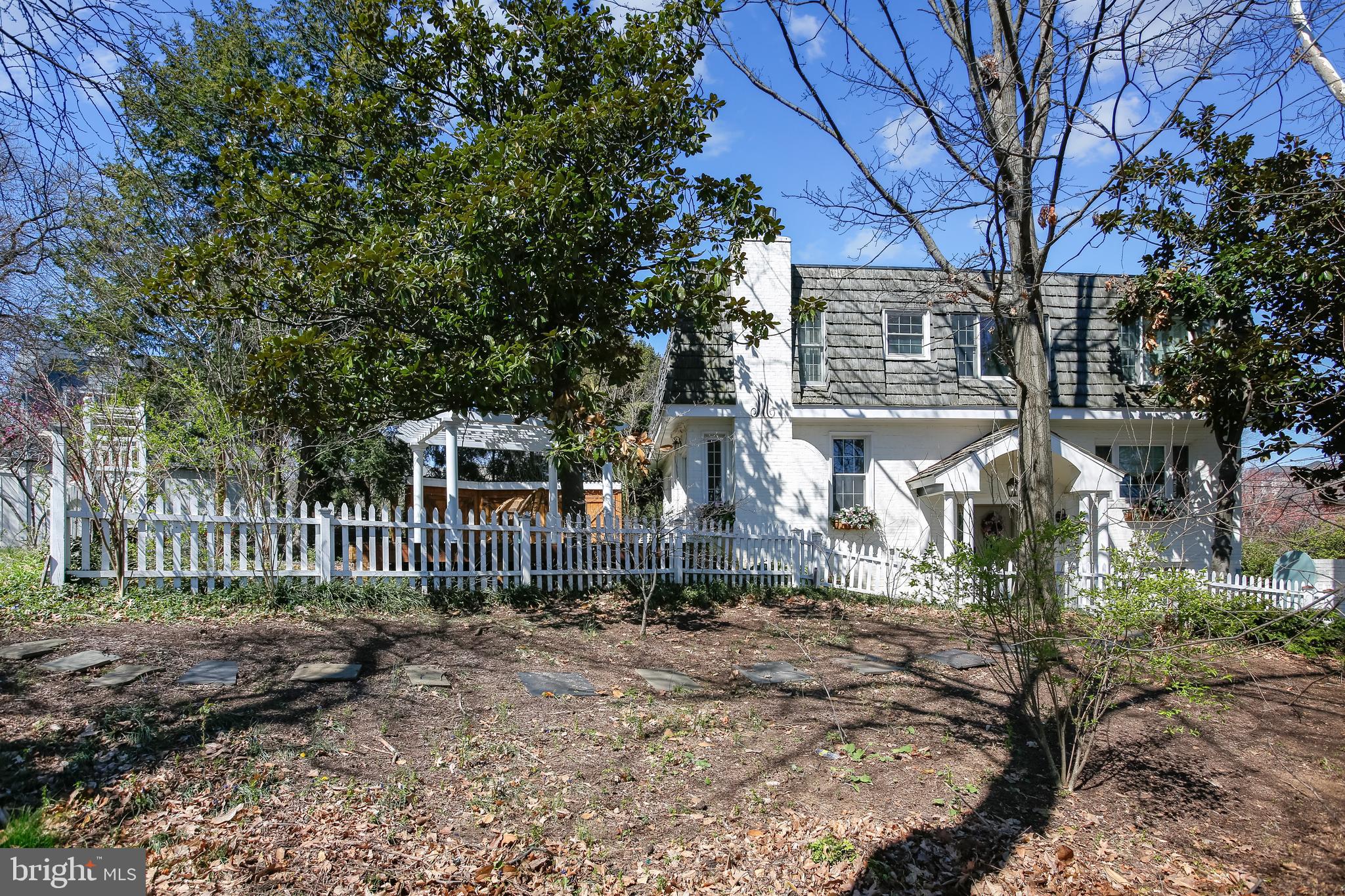 14 Russell Road Alexandria, VA 22301 - Photo 50 of 69 Exterior Front View