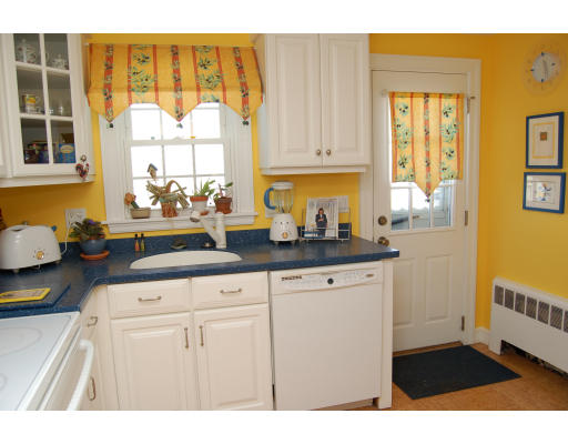 6 Heard Road Arlington, MA 02474 - Photo 3 of 13 Gallery Image 3