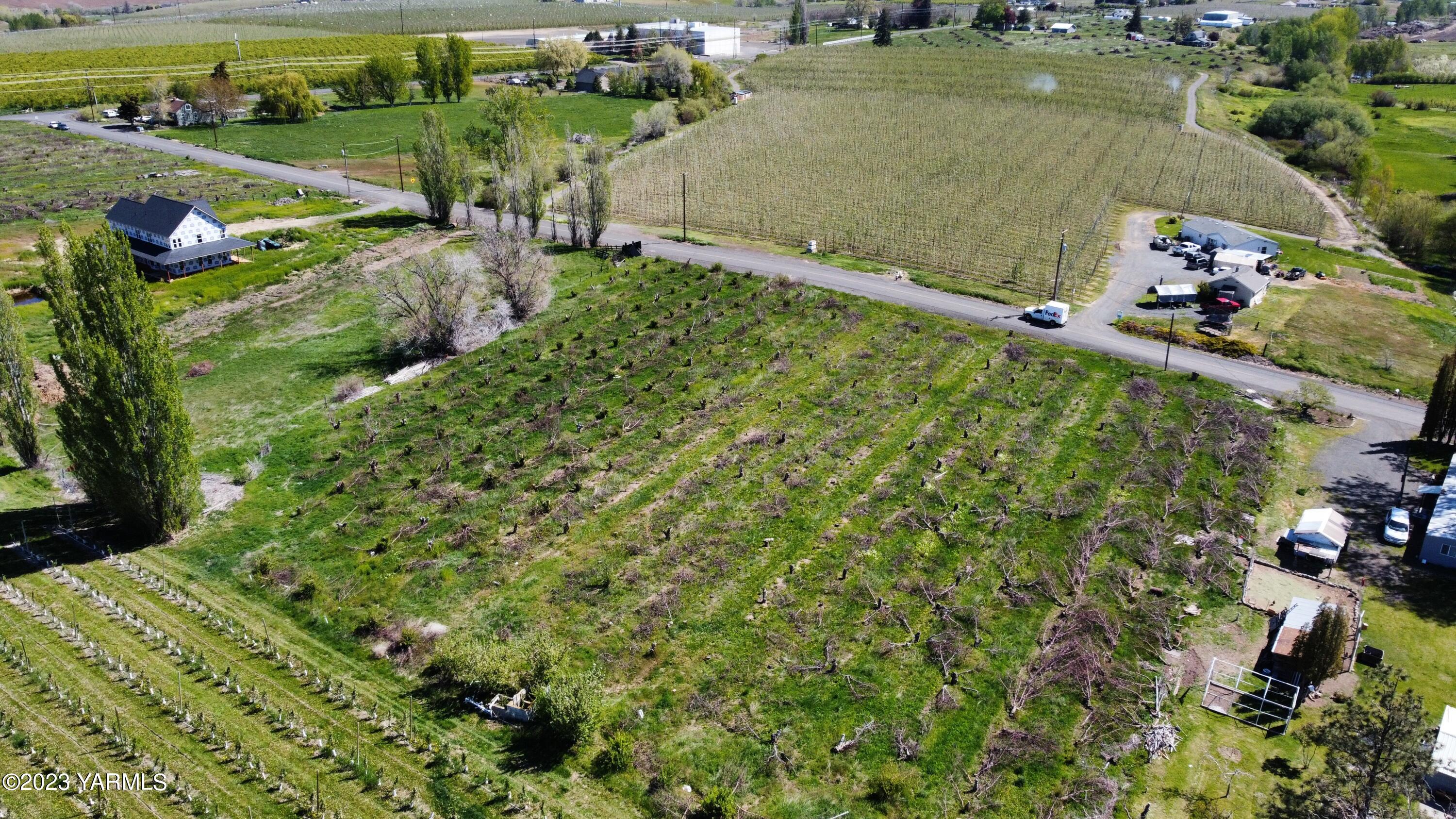 Carlson-occidental Rd Yakima Wa 98908 Road Yakima, WA 98903 - Photo 4 of 5 NKA Carlson Occidental SE Section