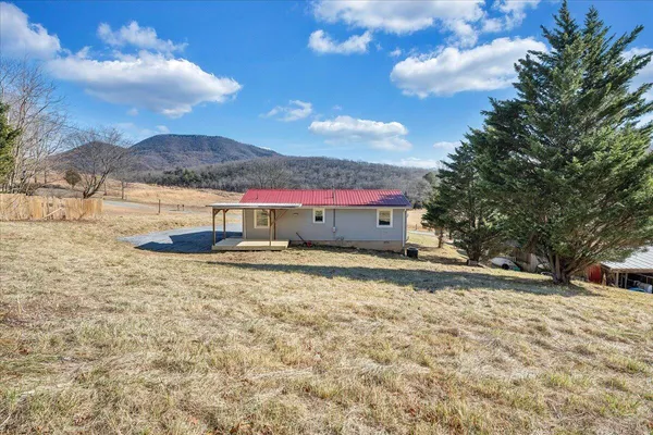 a view of a dry yard with a barn