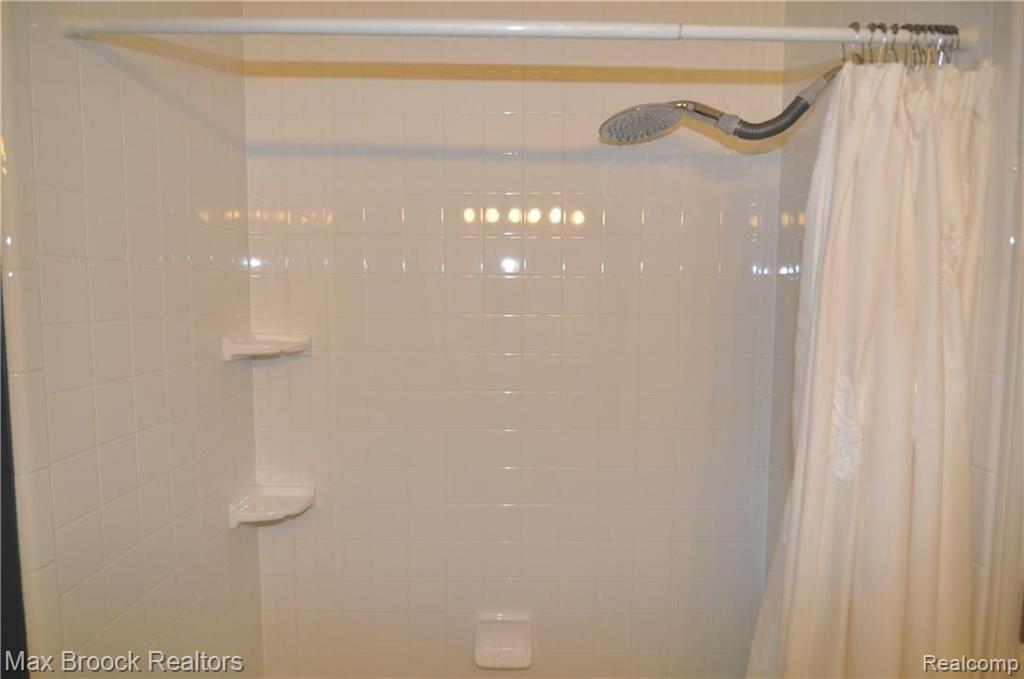 699 Twin Oaks Court Rochester Hills, MI 48307 - Photo 28 of 65