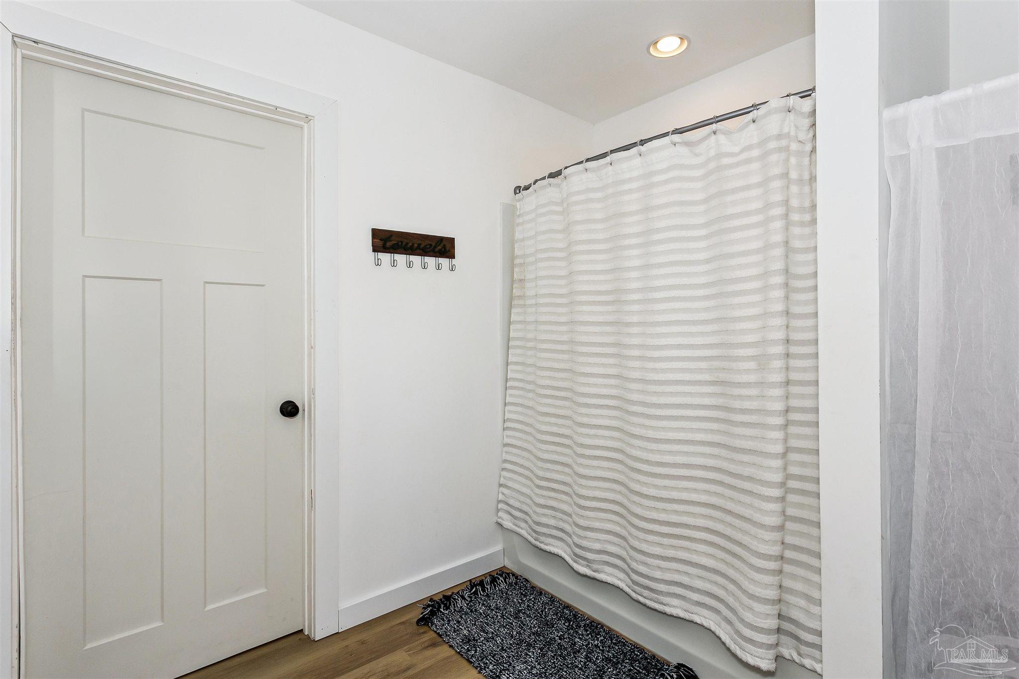 1095 River Annex Road Cantonment, FL 32533 - Photo 20 of 32 a bathroom with a shower