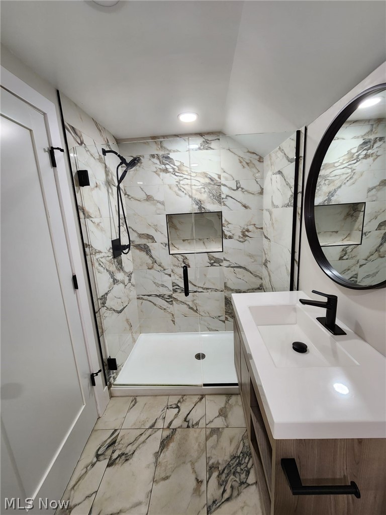 2536 Claver Road University Heights, OH 44118 - Photo 17 of 21 Ensuite Primary Bathroom