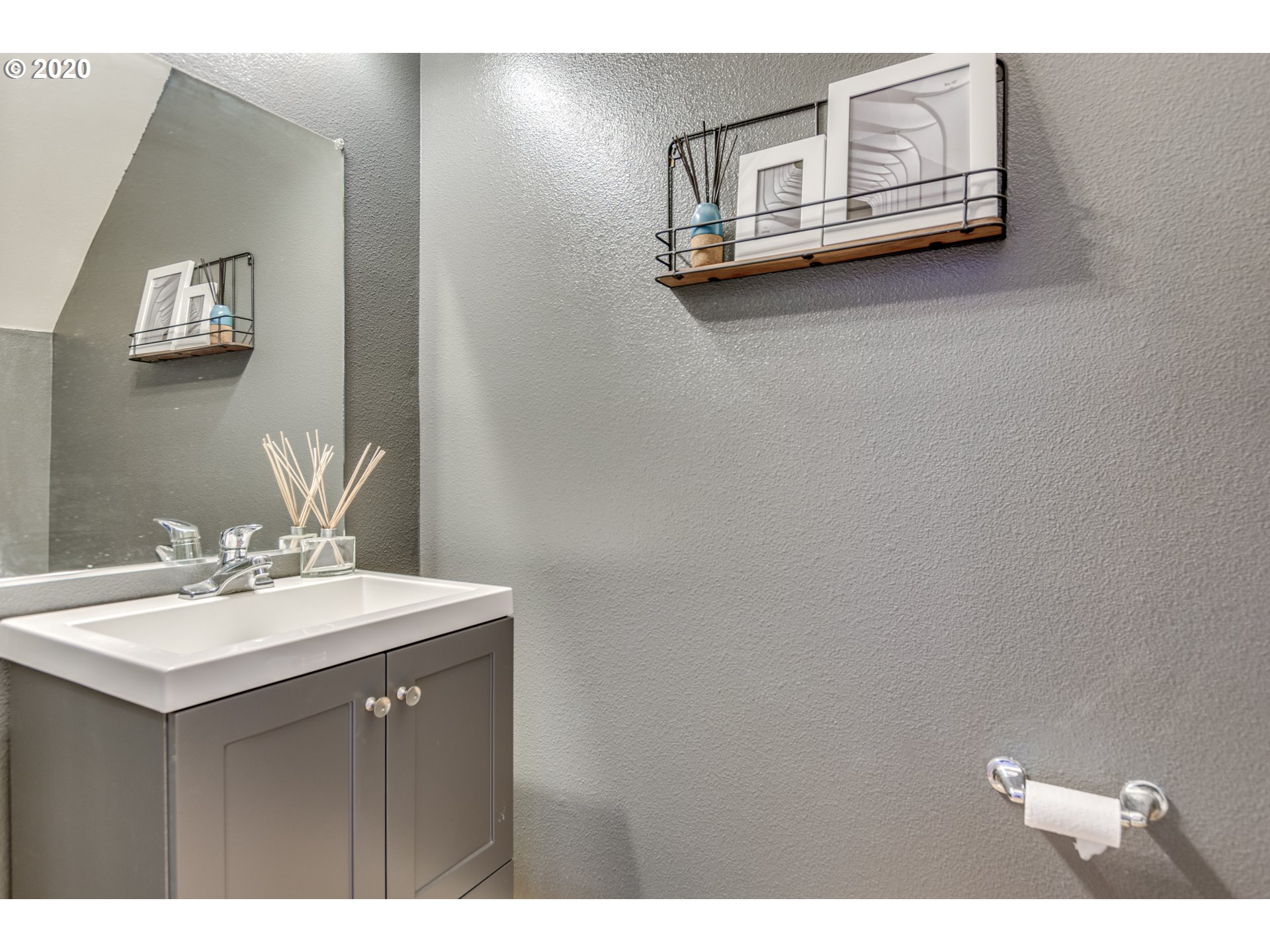 5893 Southeast 16th Loop Gresham, OR 97080 - Photo 14 of 27 Gallery Image 14